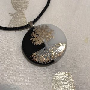 Gorgeous “Tree of Life” pendant necklace
